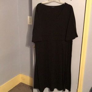 Black short sleeve dress.